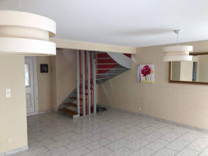 Maison de 4 chambres avec garage et remise PLOUDANIEL